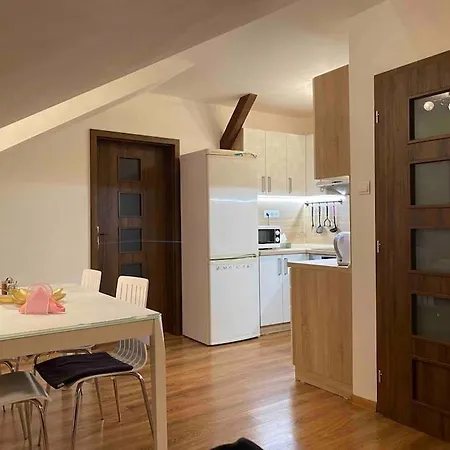 Krasny Podkrovny 3-izbovy V Sirsom Centre Breza Apartamento