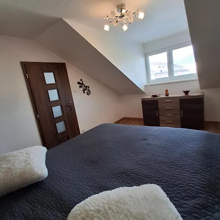 Krasny Podkrovny 3-izbovy V Sirsom Centre Breza Apartamento Martin