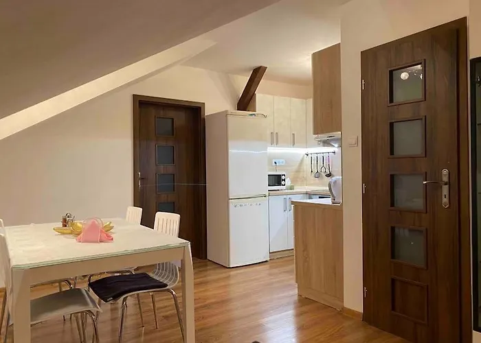 Krasny Podkrovny 3-izbovy V Sirsom Centre Breza Apartmán