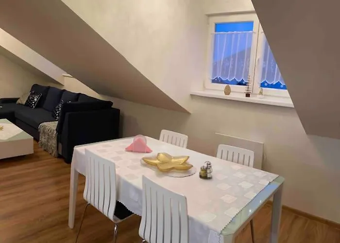 Apartmán Krasny Podkrovny 3-izbovy V Sirsom Centre Breza