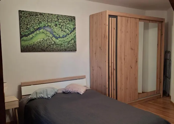 Krasny Podkrovny 3-izbovy V Sirsom Centre Breza * مارتون