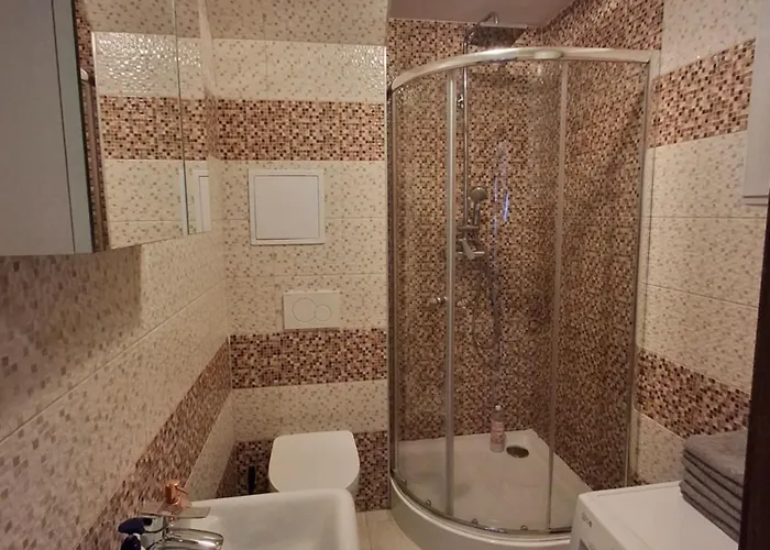 Krasny Podkrovny 3-izbovy V Sirsom Centre Breza Apartmán *